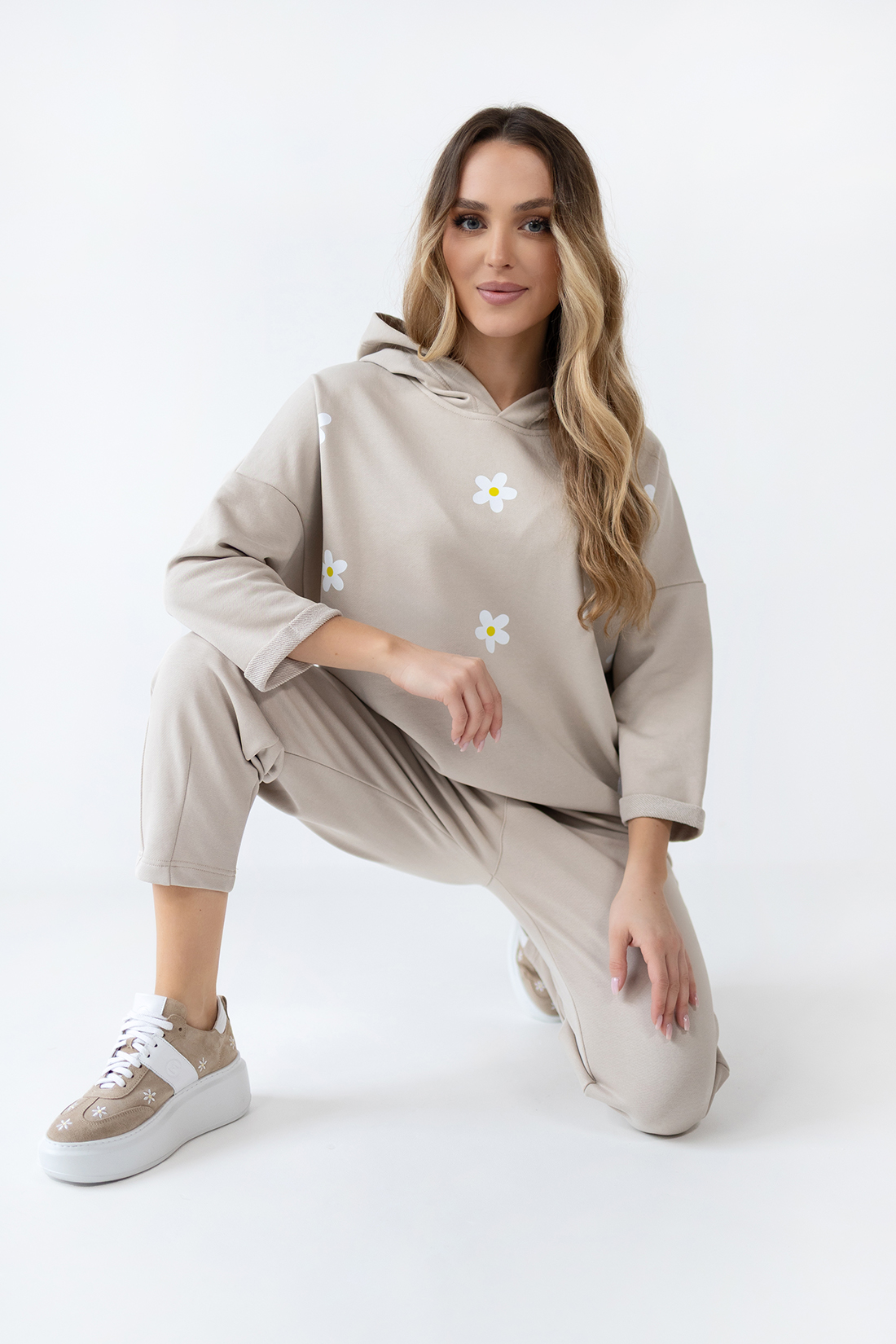 BLUZA DRESOWA Z KAPTUREM STOKROTKI - Beżowy